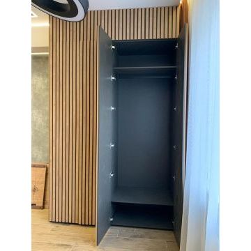 Шкаф распашной RSH28 (Декоративные рейки) Шкаф распашной RSH28 (Декоративные рейки)