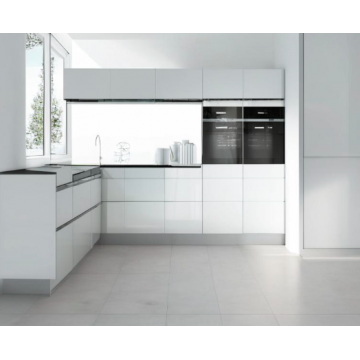 Кухня без ручек линейная К0838 (Белая, минимализм) Кухня без ручек линейная К0838 (Белая, минимализм)