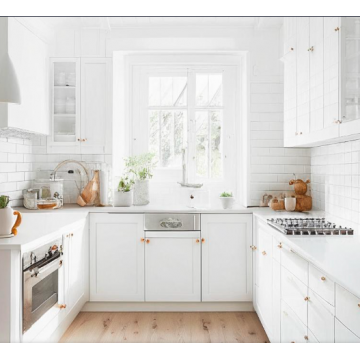 Кухня из плёночного МДФ П-образная К695 (Белая, современный стиль)