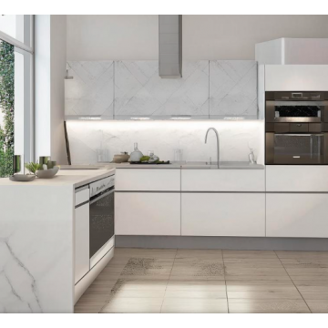 Кухня с патиной линейная К8046 (Белый цвет) Кухня с патиной линейная К8046 (Белый цвет)