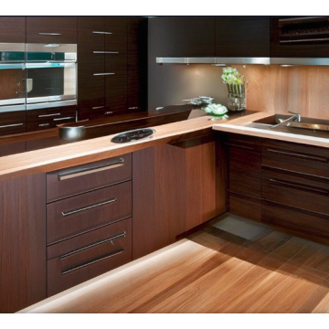 Кухня цвета венге К647 (Встроенная барная стойка) Кухня цвета венге К647 (Встроенная барная стойка)